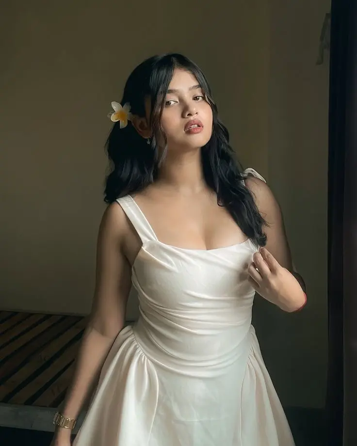Lucknow escort girl